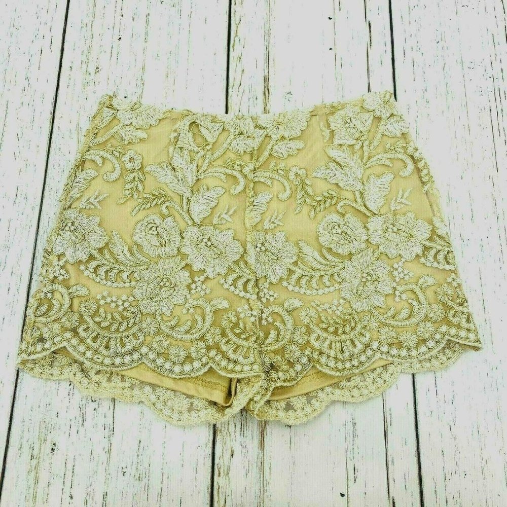 AKIRA floral embroidered panel high waist shorts